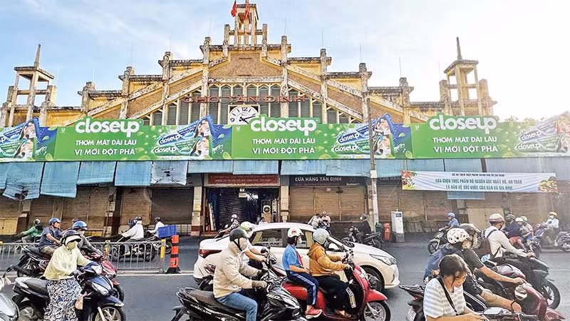 Chợ Tân Định (Quận 1), địa điểm được nhiều khách quốc tế ghé thăm. (Ảnh HOÀNG LIÊN)