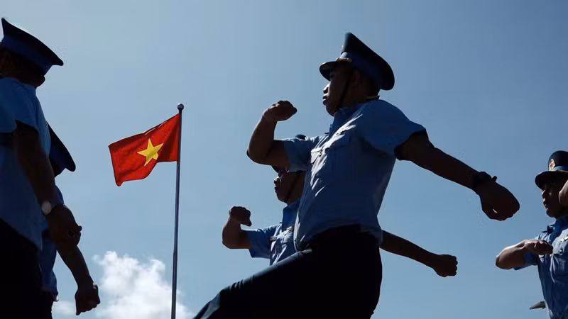 Lễ diễu binh trên đảo Trường Sa Lớn.