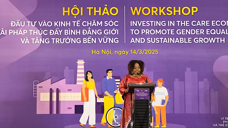 Bà Caroline T. Nyamayemombe, Trưởng đại diện Cơ quan Liên hợp quốc về Bình đẳng giới và Trao quyền cho phụ nữ (UN Women) tại Việt Nam phát biểu tại Hội thảo.