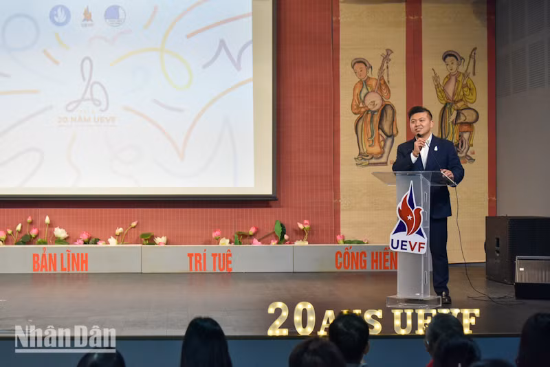 Anh Nguyễn Phan Bảo Thụy, Chủ tịch UEVF, khẳng định các thành viên của của Hội Thanh niên Sinh viên Việt Nam tại Pháp gắn bó với nhau bằng tình cảm, niềm tin và tình đoàn kết. (Ảnh: MINH DUY)