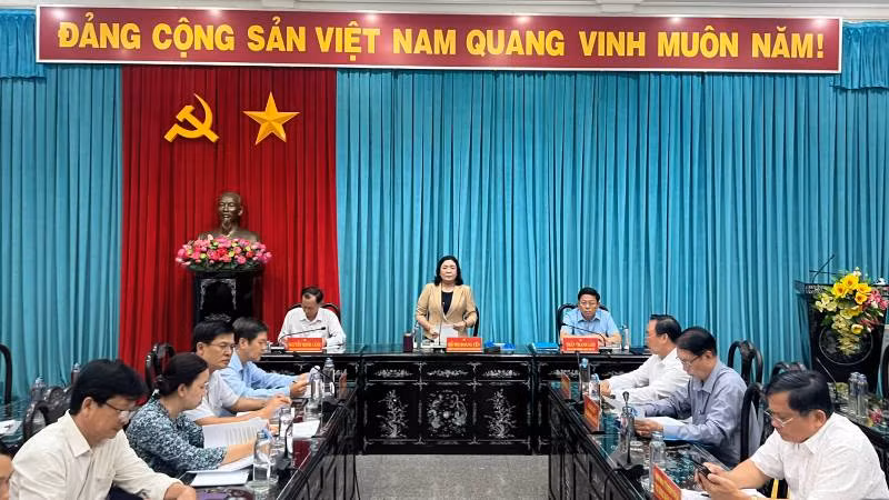 Tỉnh ủy Bến Tre làm việc với Liên minh Hợp tác xã về phát triển kinh tế tập thể.