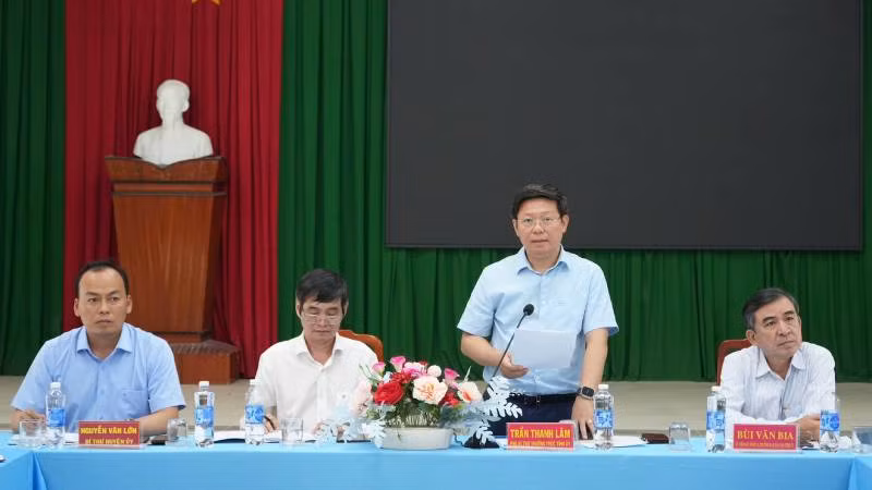 Lãnh đạo tỉnh Bến Tre cùng chủ đầu tư chủ trì buổi làm việc. (Ảnh: HOÀNG TRUNG)