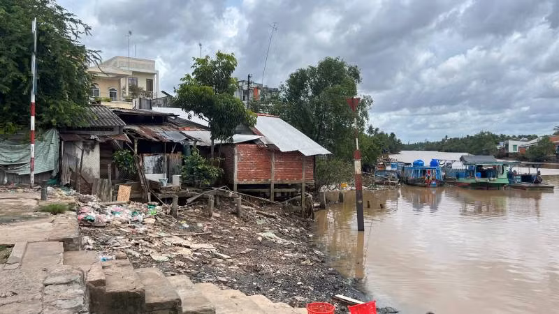 Chính quyền địa phương sẽ khẩn trương nạo vét bến thủy nội địa tại chợ Mỏ Cày. (Ảnh: HOÀNG TRUNG)