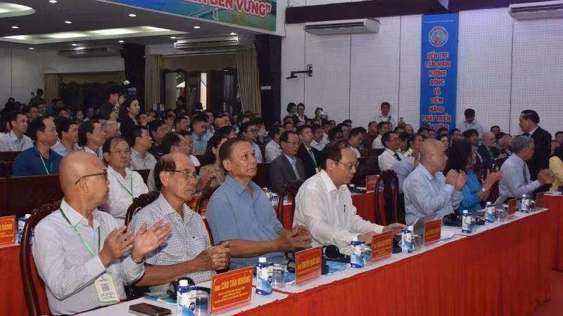 Đại biểu tham dự hội thảo "Năng lượng mới và năng lượng tái tạo - Tiềm năng và nguồn lực đầu tư". (Ảnh: HOÀNG TRUNG)