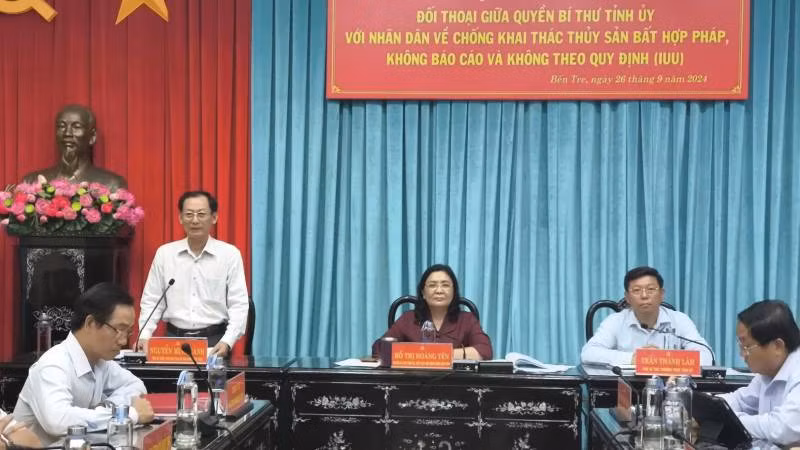 Tỉnh ủy Bến Tre tổ chức đối thoại với ngư dân. (Ảnh: HOÀNG TRUNG)