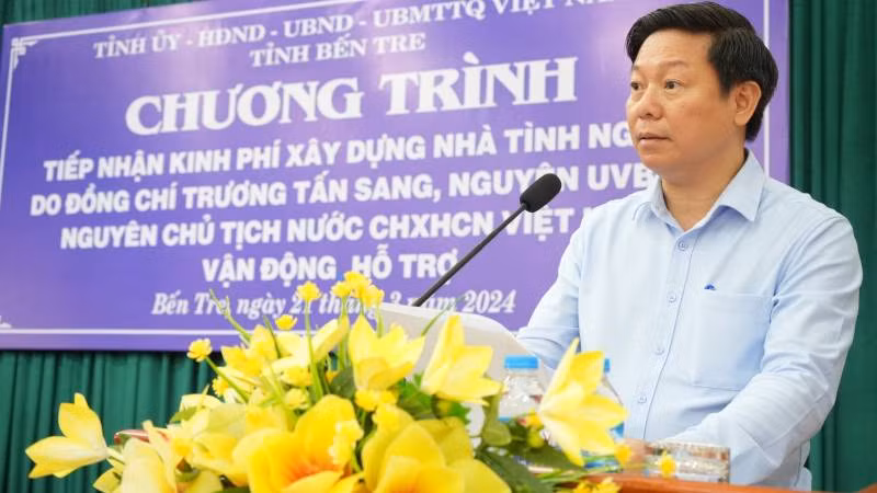 Đồng chí Trần Thanh Lâm, Phó Bí thư Thường trực Tỉnh ủy Bến Tre phát biểu tại chương trình tiếp nhận kinh phí xây dựng nhà tình nghĩa.