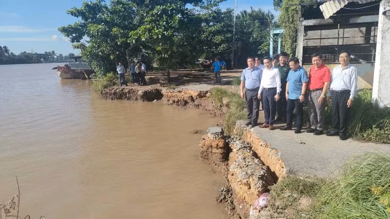 Tỉnh Bến Tre công bố tình huống khẩn cấp sạt lở bờ sông Giao Hòa