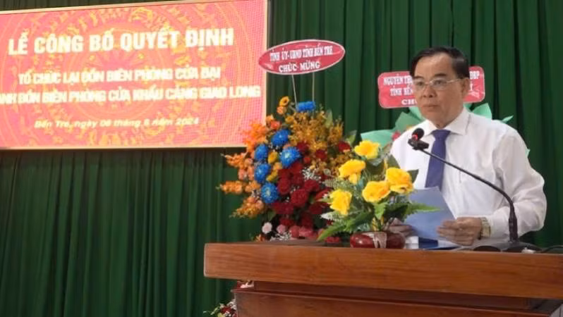 Chủ tịch Ủy ban nhân dân tỉnh Bến Tre Trần Ngọc Tam phát biểu tại buổi công bố quyết định. (Ảnh: HOÀNG TRUNG)