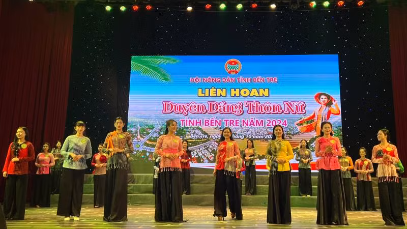 Hội Nông dân tỉnh Bến Tre tổ chức liên hoan "Duyên dáng thôn nữ" cho hội viên nông dân. (Ảnh: HOÀNG TRUNG)