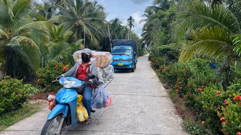 Đường giao thông nông thôn tại ấp Bình Lợi được mở rộng giúp phát triển kinh tế-xã hội tại địa phương. (Ảnh: HOÀNG TRUNG)