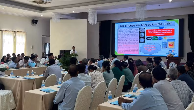 Đại biểu tham dự Tọa đàm về ứng dụng khoa học công nghệ trong nuôi tôm. (Ảnh: HOÀNG TRUNG)