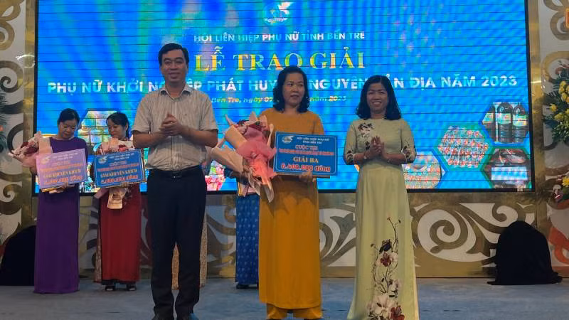 Mô hình tạo việc làm từ đan lục bình của bà Thuận đạt giải Ba trong cuộc thi ý tưởng khởi nghiệp tỉnh Bến Tre năm 2023.