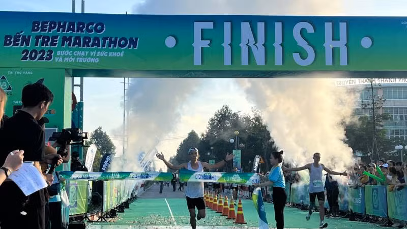 Vận động viên Hoàng Nguyên Thanh về nhất ở cự ly 42km.