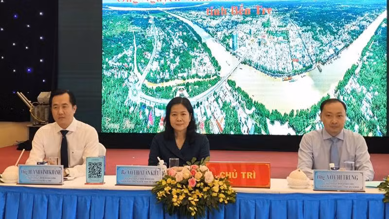 Đại biểu chủ trì Hội nghị tổng kết hoạt động của Cụm đô thị Hội viên Tây Nam Bộ. (Ảnh: HOÀNG TRUNG)