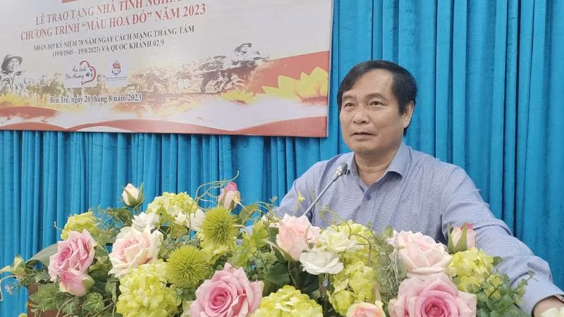 Đồng chí Phan Xuân Thủy, Phó Trưởng Ban Tuyên giáo Trung ương phát biểu tại lễ trao nhà tình nghĩa.