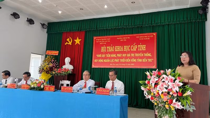 Phó Bí thư Thường trực Tỉnh ủy Bến Tre Hồ Thị Hoàng Yến phát biểu tại hội thảo