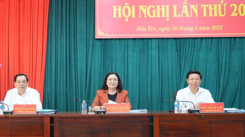 Lãnh đạo tỉnh Bến Tre chủ trì tại Hội nghị. (Ảnh: HOÀNG TRUNG)