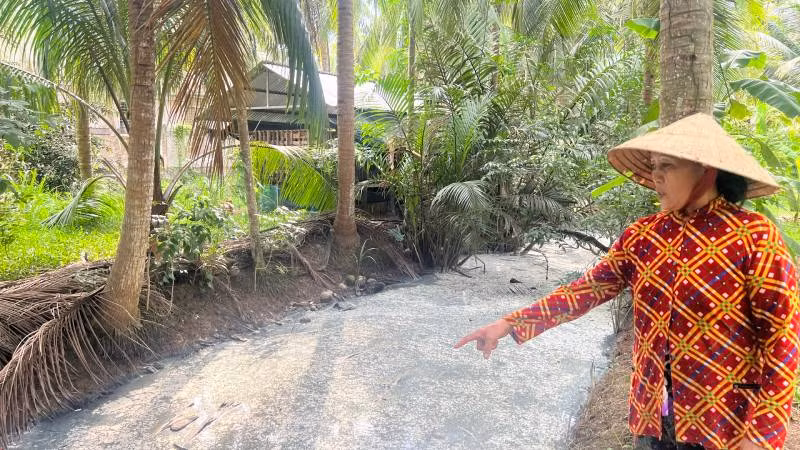 Gia đình bà Nguyễn Thị Kiệp không thể sử dụng nguồn nước trong sinh hoạt và chăn nuôi do ô nhiễm.