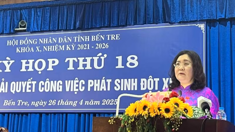 Bí thư Tỉnh ủy, Chủ tịch Hội đồng nhân dân tỉnh Bến Tre Hồ Thị Hoàng Yến phát biểu bế mạc tại Kỳ họp. (Ảnh: HOÀNG TRUNG)
