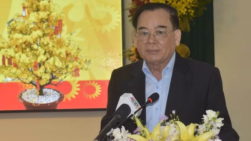 Chủ tịch Ủy ban nhân dân tỉnh Bến Tre Trần Ngọc Tam phát biểu tại buổi họp mặt. (Ảnh: HOÀNG TRUNG)