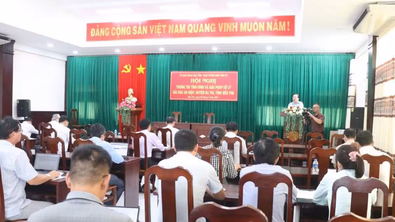 Bến Tre tổ chức Hội nghị thông tin xử lý ô nhiễm tại bãi rác An Hiệp.