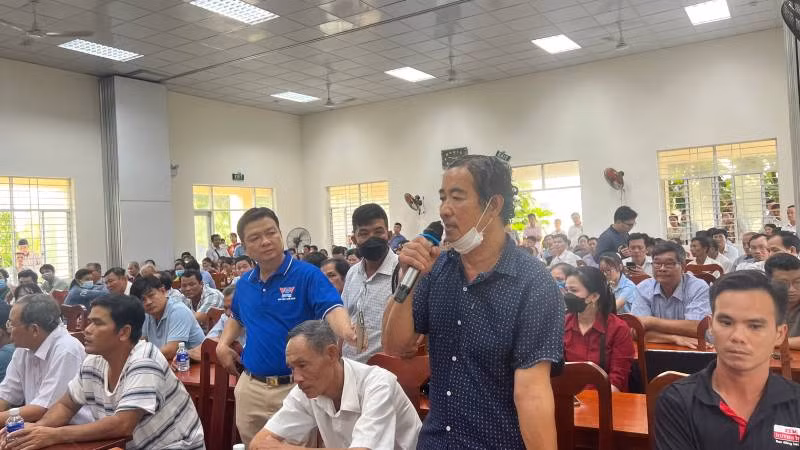 Đại diện người dân phát biểu ý kiến tại buổi đối thoại.