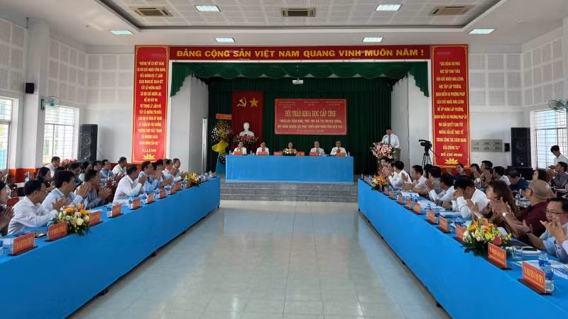 Đại biểu tham dự hội thảo.