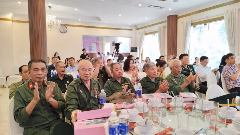 Nhà thơ Nguyễn Văn Á có nhiều tác phẩm viết về lịch sử và ký ức hào hùng của dân tộc.