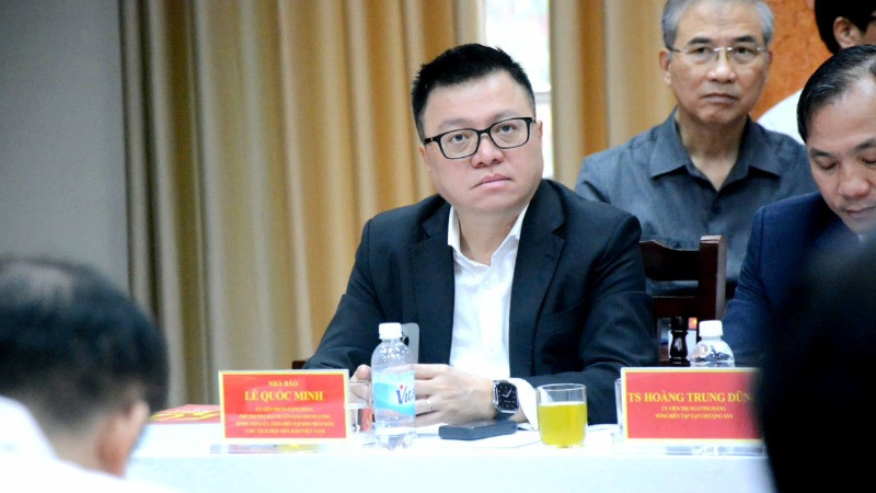 Đồng chí Lê Quốc Minh, Tổng Biên tập Báo Nhân Dân, Phó Trưởng Ban Tuyên giáo và Dân vận Trung ương, Chủ tịch Hội Nhà báo Việt Nam. Đồng chí Lê Quốc Minh, Tổng Biên tập Báo Nhân Dân, Phó Trưởng Ban Tuyên giáo và Dân vận Trung ương, Chủ tịch Hội Nhà báo Việt Nam.