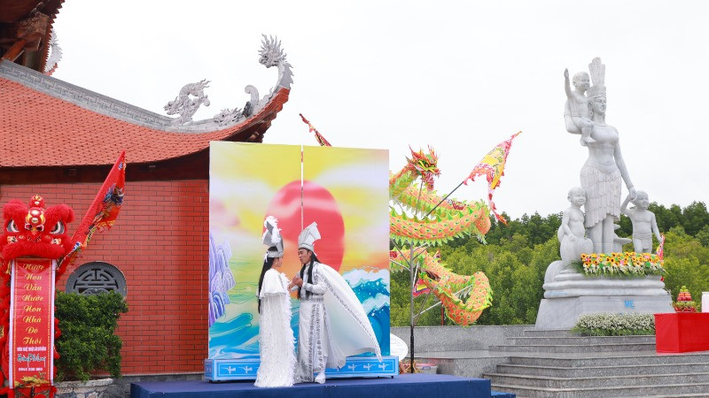 Truyền thuyết Lạc Long Quân và Âu Cơ được tái hiện trong ngày Giỗ Tổ Hùng Vương ở Cà Mau.
