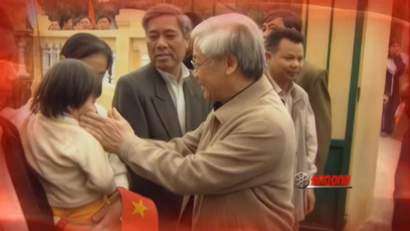 Một cảnh trong phim Tài liệu "Tổng Bí thư Nguyễn Phú Trọng, nhà lãnh đạo trí tuệ, kiên trung và mẫu mực".