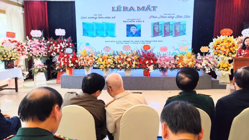 Sáng tác văn chương đã lâu nhưng đến nay tác giả mới xuất bản sách.