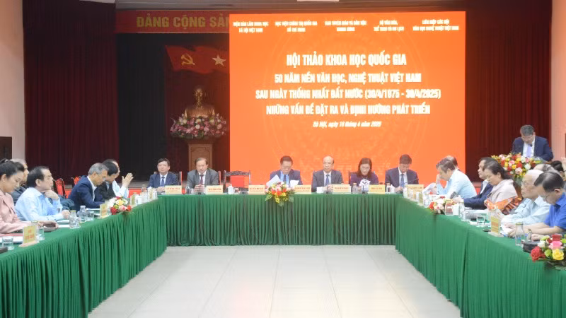 Hội thảo có sự tham dự của các đồng chí lãnh đạo, các nhà quản lý và nghiên cứu lý luận phê bình văn học, nghệ thuật.