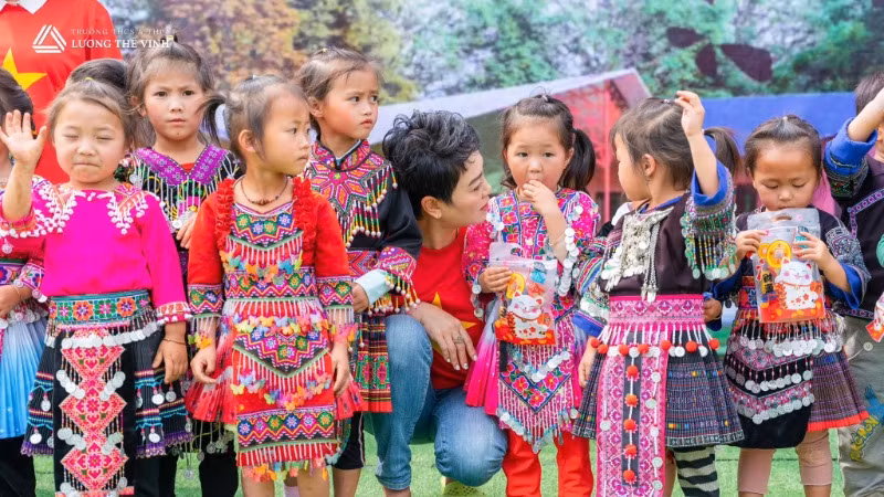 Các em nhỏ vùng cao cần sự quan tâm, chăm sóc của toàn xã hội.