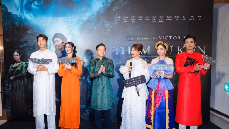 Ê-kíp phim "Thám tử Kiên: Kỳ án không đầu" giao lưu cùng khán giả Hà Nội.