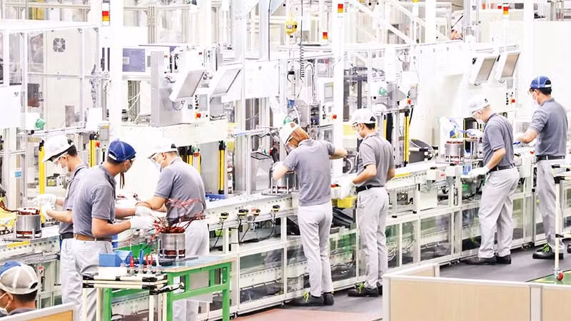 Công nhân sản xuất tại một doanh nghiệp trong khu công nghiệp ở Đồng Nai.