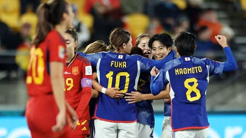 Niềm vui chiến thắng của tuyển nữ Nhật Bản trước Tây Ban Nha.