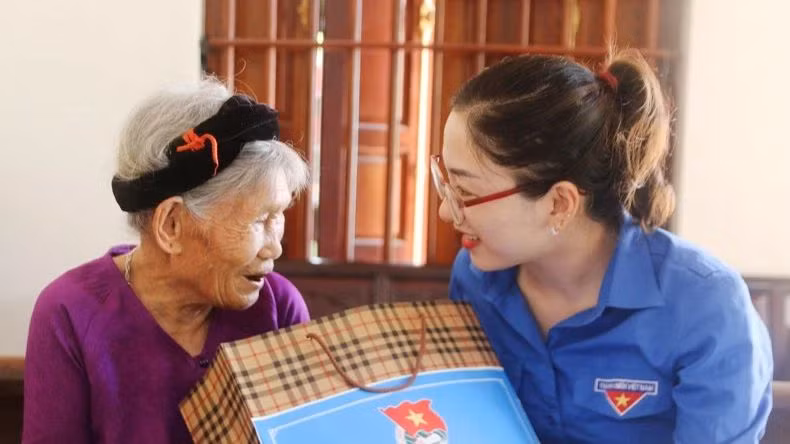 [Quiz] Mức hưởng trợ cấp của Bà mẹ Việt Nam Anh hùng từ 1/7/2024 là bao nhiêu? ảnh 4