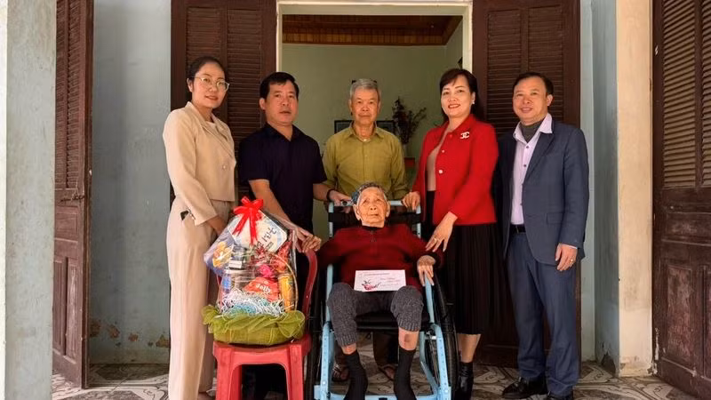 [Quiz] Mức hưởng trợ cấp của Bà mẹ Việt Nam Anh hùng từ 1/7/2024 là bao nhiêu? ảnh 5