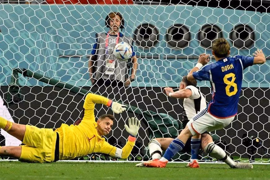 Cầu thủ Ritsu Doan ghi bàn gỡ hòa 1-1 cho đội tuyển Nhật Bản. (Ảnh GETTY IMAGES) 