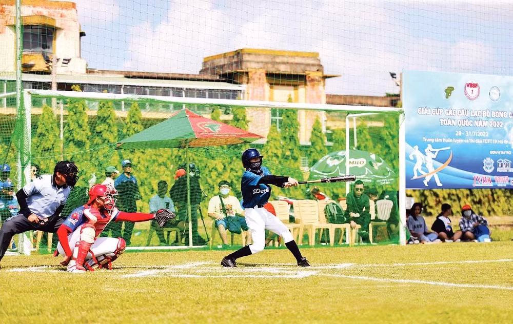 Môn bóng chày còn khá mới mẻ ở Việt Nam. Ảnh | HOÀNG GIANG