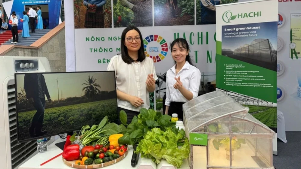 Hachi giới thiệu công nghệ nhà kính thông minh ứng dụng trong nông nghiệp tại Lễ phát động phong trào “Cả nước thi đua đổi mới sáng tạo và chuyển đổi số” vào tháng 4/2025. 