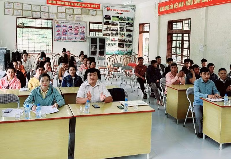 Lớp học tiếng dân tộc La Ha tại xã Nặm Ét, huyện Quỳnh Nhai.