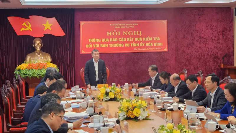 Đồng chí Lê Minh Hưng phát biểu tại hội nghị.