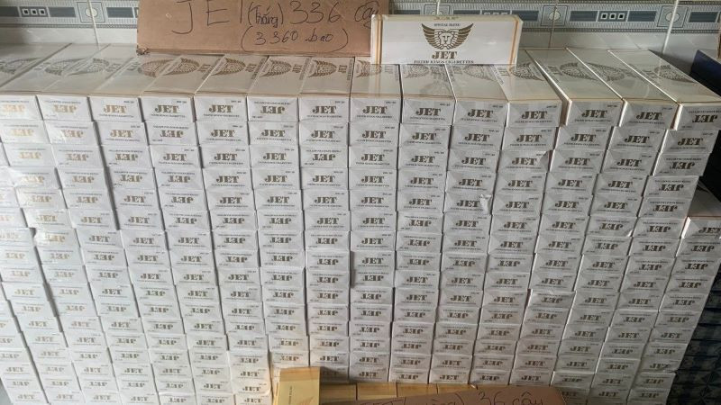 Số lượng lớn thuốc lá điếu ngoại nhập lậu được phát hiện.