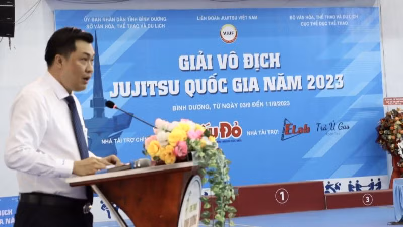 Trưởng Ban Tổ chức giải Cao Văn Chóng phát biểu ý kiến tại Lễ khai mạc.