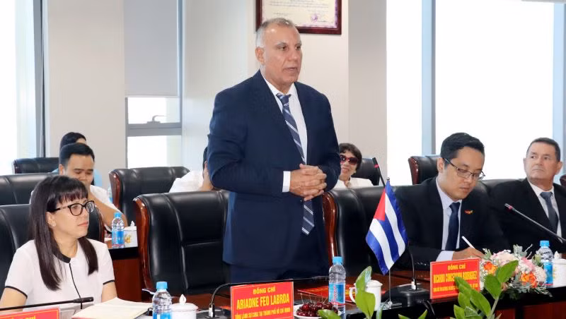 Thống đốc tỉnh Artemisa, ông Ricardo Concepcion Rodriguez phát biểu ý kiến.