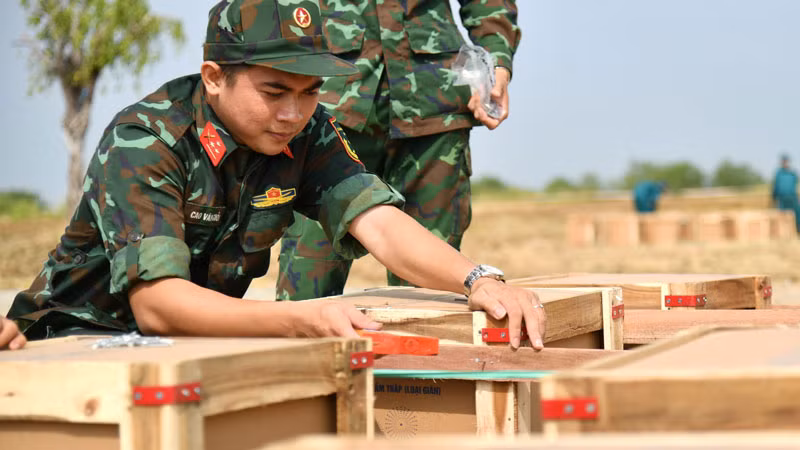 Các thùng pháo được liên kết chặt chẽ với nhau.