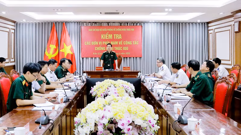 Quang cảnh buổi làm việc tại Sở Chỉ huy liên hợp chống khai thác IUU, tại Bộ Tư lệnh Vùng Cảnh sát biển 4, thành phố Phú Quốc, tỉnh Kiên Giang.