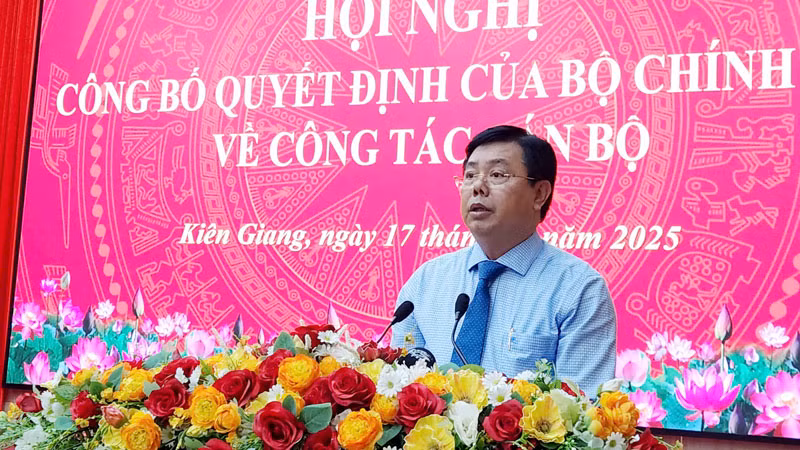 Đồng chí Nguyễn Tiến Hải phát biểu nhận nhiệm vụ.